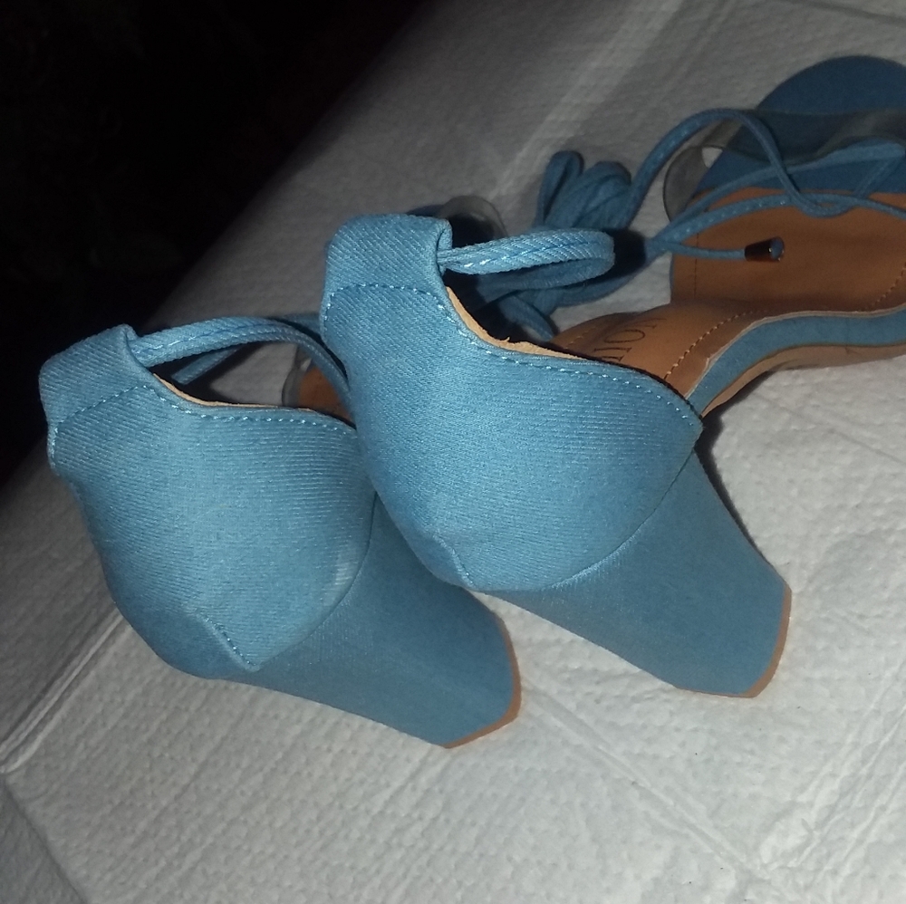 Shoes - Picture 2 of 4